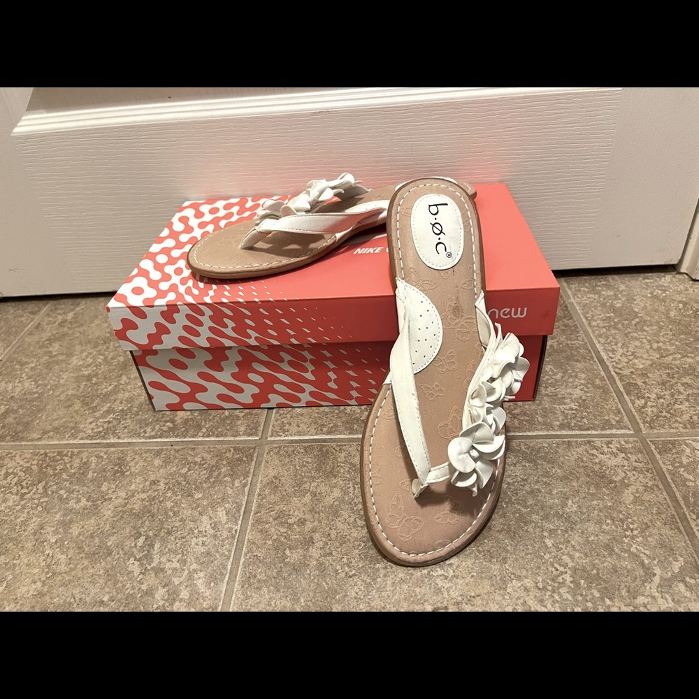 BOC NWOB size 10 sandals